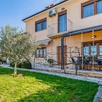 Big Apartment With Free Parking