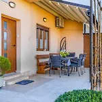 Big Apartment With Free Parking