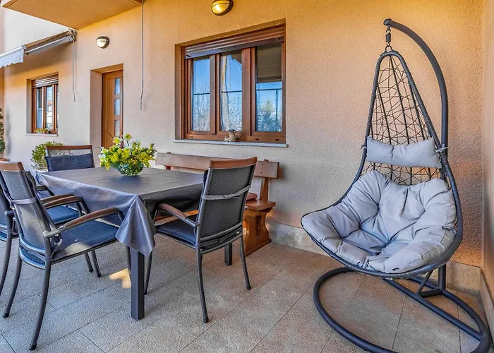 Big Apartment With Free Parking